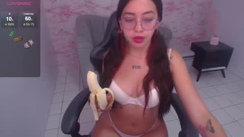 Snapshot of miss_andrea_t chatting on 01-09-25, 02:07 andrea online show from 01-09-25, 02:07