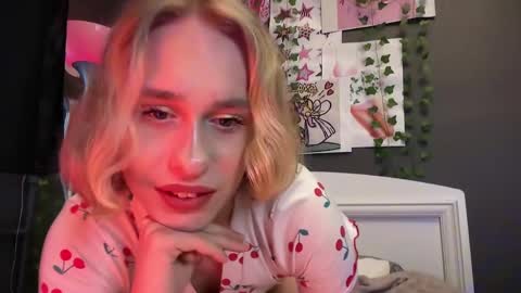 Snapshot of miss_barbie1 chatting on 06-09-26, 05:13 Anya online show from 06-09-26, 05:13