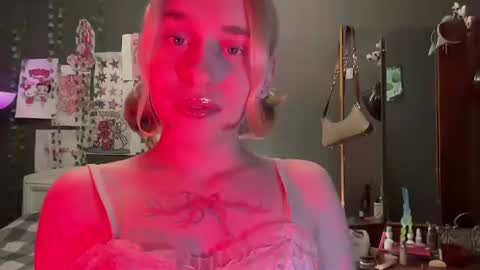 Snapshot of miss_barbie1 chatting on 07-17-26, 10:25 Anya online show from 07-17-26, 10:25