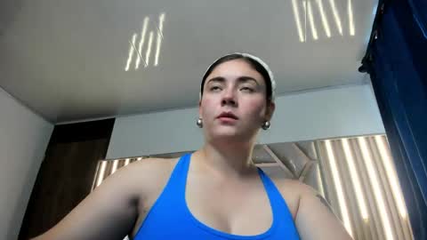 Snapshot of miss_bella3 chatting on 04-14-26, 01:50 bella online show from 04-14-26, 01:50