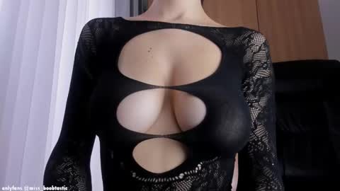 Snapshot of miss_boobtastic chatting on 01-16-26, 12:31 Ivy online show from 01-16-26, 12:31