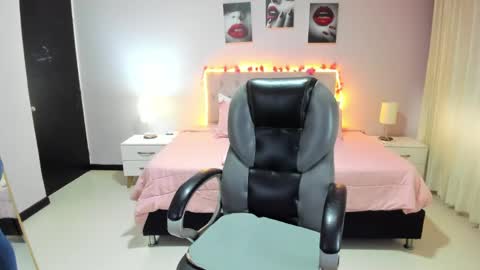 Snapshot of miss_cataleya__ chatting on 05-23-26, 11:25 Cataleya online show from 05-23-26, 11:25