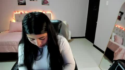 Snapshot of miss_cataleya__ chatting on 05-25-26, 12:33 Cataleya online show from 05-25-26, 12:33