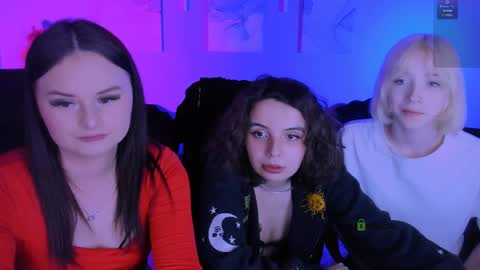 Snapshot of miss_courtney chatting on 04-23-26, 12:29 miss_courtney online show from 04-23-26, 12:29