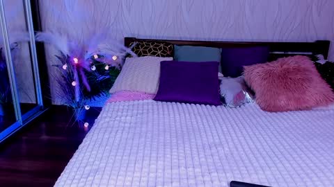 Snapshot of miss_elias chatting on 12-21-24, 05:18 Elia online show from 12-21-24, 05:18