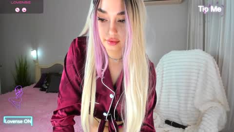 Snapshot of miss_elias chatting on 01-29-25, 04:30 Elia online show from 01-29-25, 04:30