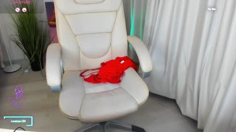 Snapshot of miss_elias chatting on 02-09-25, 02:06 Elia online show from 02-09-25, 02:06