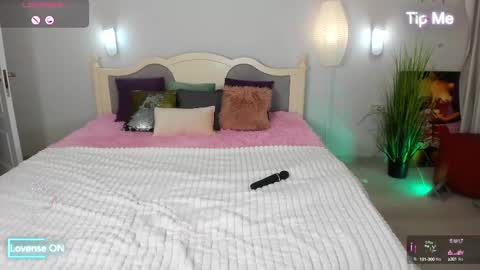 Snapshot of miss_elias chatting on 02-15-25, 11:36 Elia online show from 02-15-25, 11:36