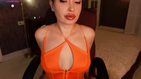 Snapshot of miss_elias chatting on 10-08-25, 04:37 Elia online show from 10-08-25, 04:37