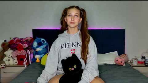 Emily online show from 11-06-25, 05:36