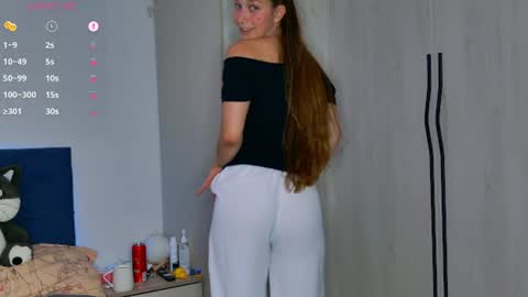 Snapshot of miss_emily_miller chatting on 07-09-26, 07:40 Emily online show from 07-09-26, 07:40
