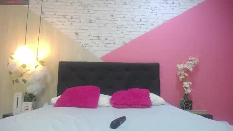 Snapshot of miss_honey1 chatting on 09-17-25, 11:28 miss_honey1 online show from 09-17-25, 11:28