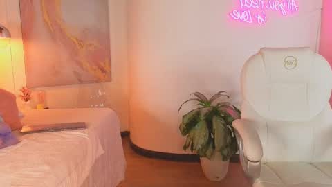 Snapshot of miss_honey21_ chatting on 10-09-25, 07:56 Honey online show from 10-09-25, 07:56