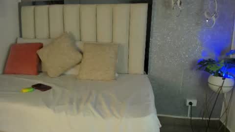 Snapshot of miss_honey21_ chatting on 07-25-26, 07:33 Honey online show from 07-25-26, 07:33