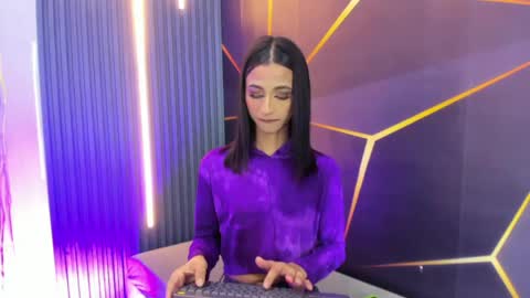 miss_isa19 online show from 05-13-26, 12:35