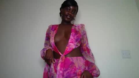 SensuElle  WHAT I DONT SHOW HERE... YOULL ONLY SEE IN PRIVATE  online show from 09-15-25, 06:35