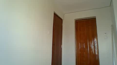 kiki online show from 11-08-25, 01:00