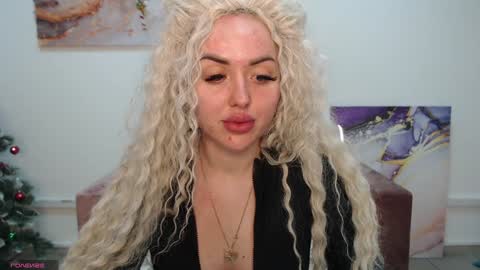 Snapshot of miss_kiten chatting on 02-02-25, 11:42 miss_kiten online show from 02-02-25, 11:42