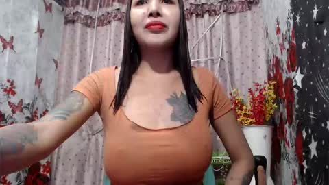 Snapshot of miss_lianslim chatting on 11-16-25, 11:21 inday online show from 11-16-25, 11:21