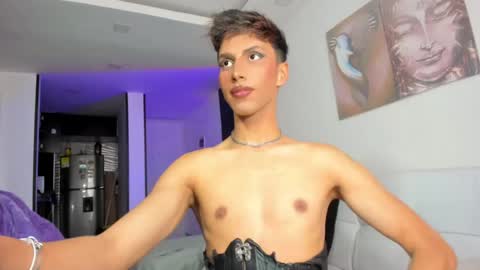 Snapshot of miss_myers chatting on 05-12-26, 04:59 Goddess Myers thumb up is important for me kisses online show from 05-12-26, 04:59