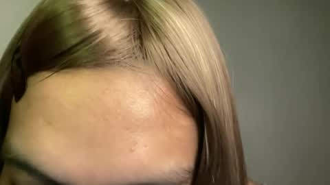 Snapshot of miss_sapharinaxxx chatting on 07-27-26, 01:18 Miss SAPHA online show from 07-27-26, 01:18