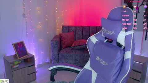 Snapshot of miss_scarllet chatting on 08-03-26, 01:16 100 thumbs up online show from 08-03-26, 01:16