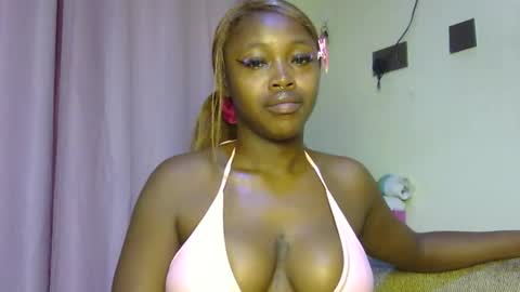 Snapshot of miss_sexyyy chatting on 11-26-25, 12:17 miss_sexyyy online show from 11-26-25, 12:17