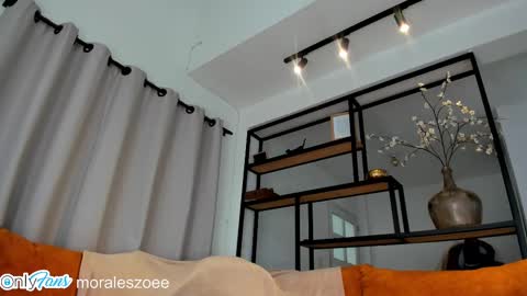 Zoee     online show from 10-06-25, 04:04