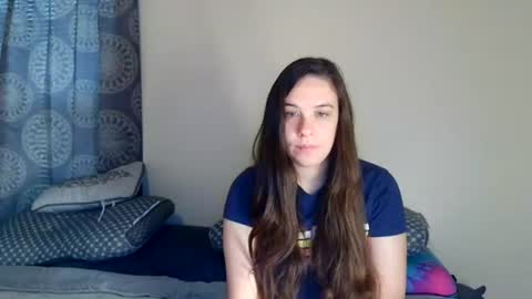 Snapshot of miss_sunshine01 chatting on 06-17-26, 04:19 Bella online show from 06-17-26, 04:19