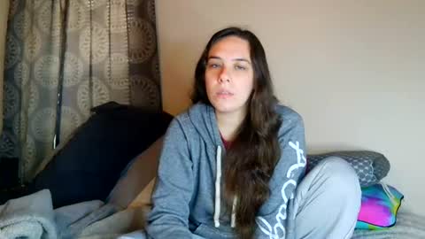Snapshot of miss_sunshine01 chatting on 07-09-26, 05:50 Bella online show from 07-09-26, 05:50