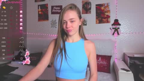 Snapshot of miss_sweetbb chatting on 03-16-26, 03:27 Bella online show from 03-16-26, 03:27