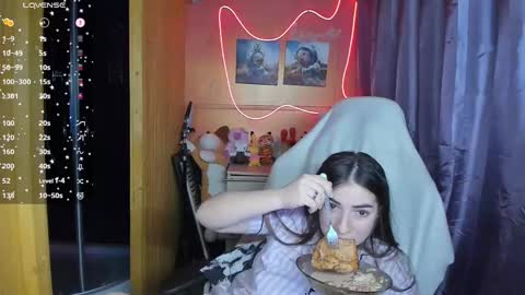 Snapshot of miss_tasy chatting on 02-26-25, 03:41 Melanie January 15th is my birthday there will be an interesting show online show from 02-26-25, 03:41