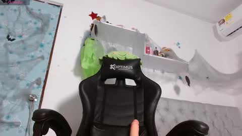 hanna    online show from 10-31-25, 02:23