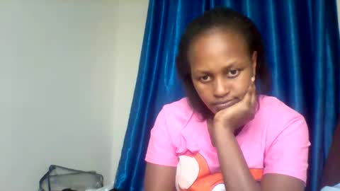 Snapshot of miss_vall chatting on 11-17-25, 12:33 miss_vall online show from 11-17-25, 12:33