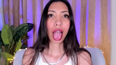 Snapshot of miss_veronica2 chatting on 01-14-26, 12:55 Miss Veronica online show from 01-14-26, 12:55