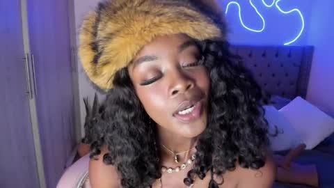 Tay Tay Independent Model   online show from 01-15-25, 07:15