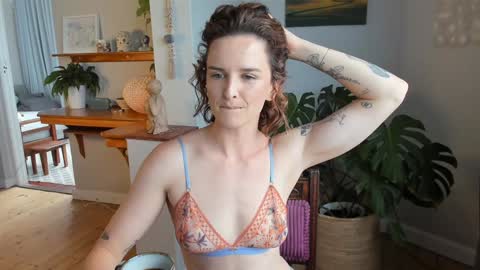 Snapshot of missalexthorn chatting on 02-05-26, 10:53 Alexandra Thorn online show from 02-05-26, 10:53