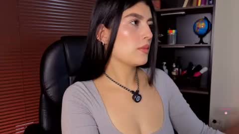 Snapshot of missatenea2 chatting on 07-14-26, 01:17 Laura online show from 07-14-26, 01:17