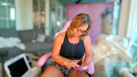 MissBehavinxoxo online show from 10-22-25, 12:16