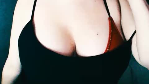 Snapshot of missbiny chatting on 05-29-26, 06:28 Avamlash online show from 05-29-26, 06:28