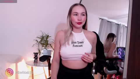 Snapshot of missblair12 chatting on 12-30-24, 01:25 MissBlair online show from 12-30-24, 01:25