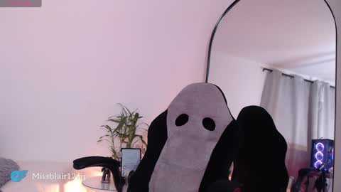 Snapshot of missblair12 chatting on 12-31-24, 05:33 MissBlair online show from 12-31-24, 05:33