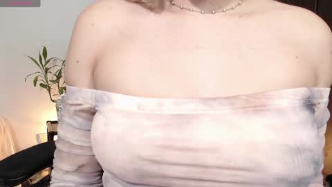 Snapshot of missblair12 chatting on 02-08-25, 02:16 MissBlair online show from 02-08-25, 02:16