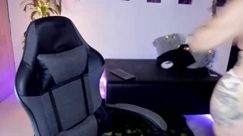 Snapshot of misscharlottte_18 chatting on 12-20-24, 03:58 Missy Charlottte.  Hey remember to give me a thumbs up ty online show from 12-20-24, 03:58