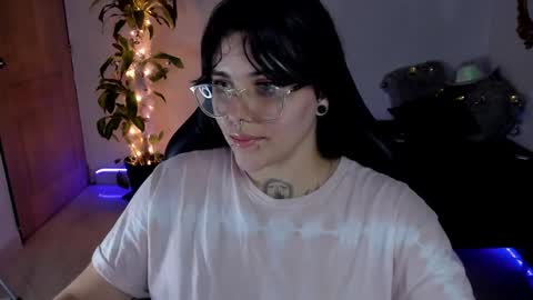 Snapshot of misscharlottte_18 chatting on 12-20-24, 07:01 Missy Charlottte.  Hey remember to give me a thumbs up ty online show from 12-20-24, 07:01