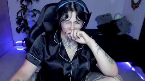 Snapshot of misscharlottte_18 chatting on 12-24-24, 08:00 Missy Charlottte.  Hey remember to give me a thumbs up ty online show from 12-24-24, 08:00