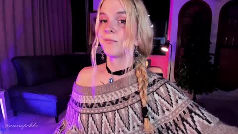 Snapshot of misschloe__ chatting on 12-17-24, 04:23 Chloe freelance model Please your thumbs up are important online show from 12-17-24, 04:23