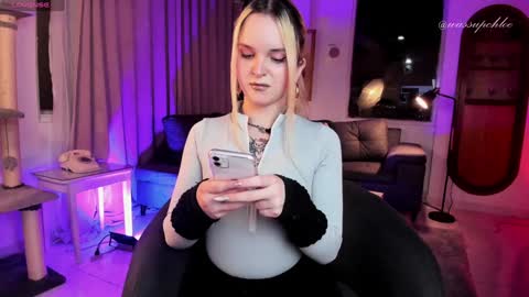 Snapshot of misschloe__ chatting on 01-09-25, 12:25 Chloe freelance model Please your thumbs up are important online show from 01-09-25, 12:25