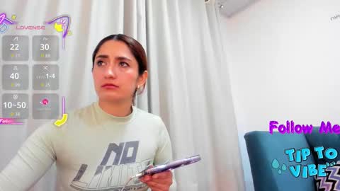 Snapshot of misscruz_ chatting on 11-28-25, 02:47 Victoria online show from 11-28-25, 02:47