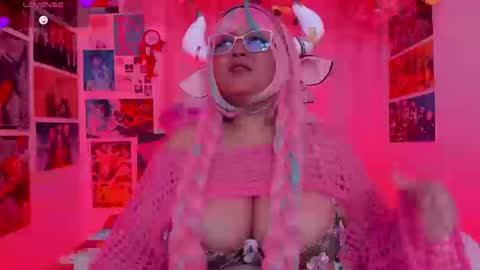 Snapshot of misscurvytop chatting on 10-26-25, 01:11 Vane online show from 10-26-25, 01:11